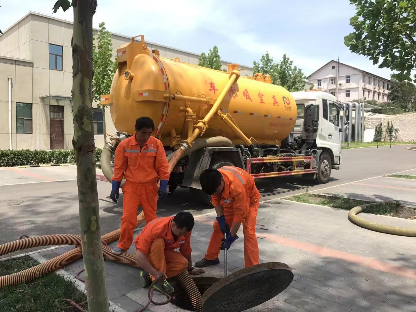 诸城化粪池清理与5-8吨吸粪车施工效率分析